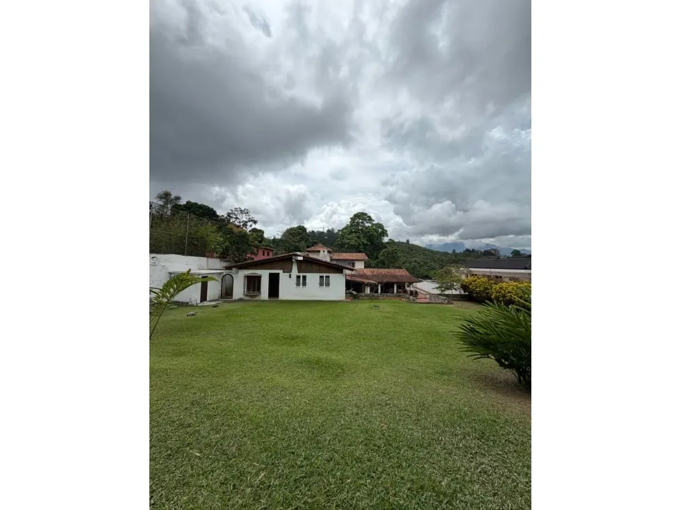 Casa en venta 598m2 5H+2S/5.5B+S/10P La Lagunita