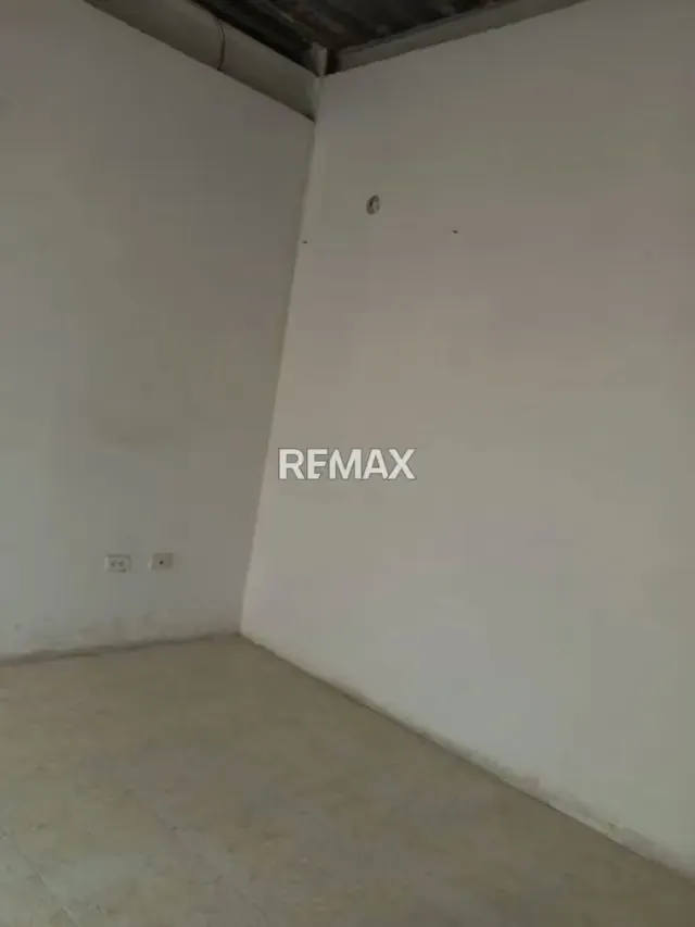 Local comercial en alquiler galerias de Charallave - 2