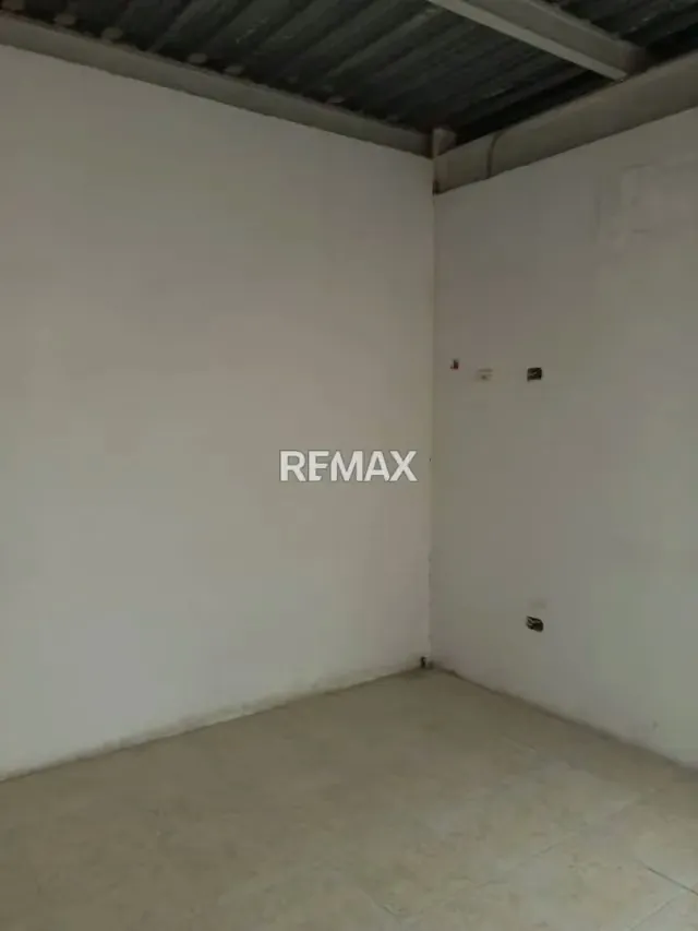 Local comercial en alquiler galerias de Charallave - 3