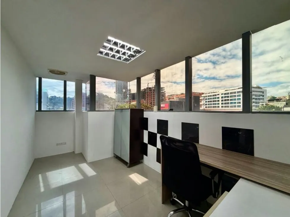 Se alquila oficina 149m2 2B/1p Las Mercedes