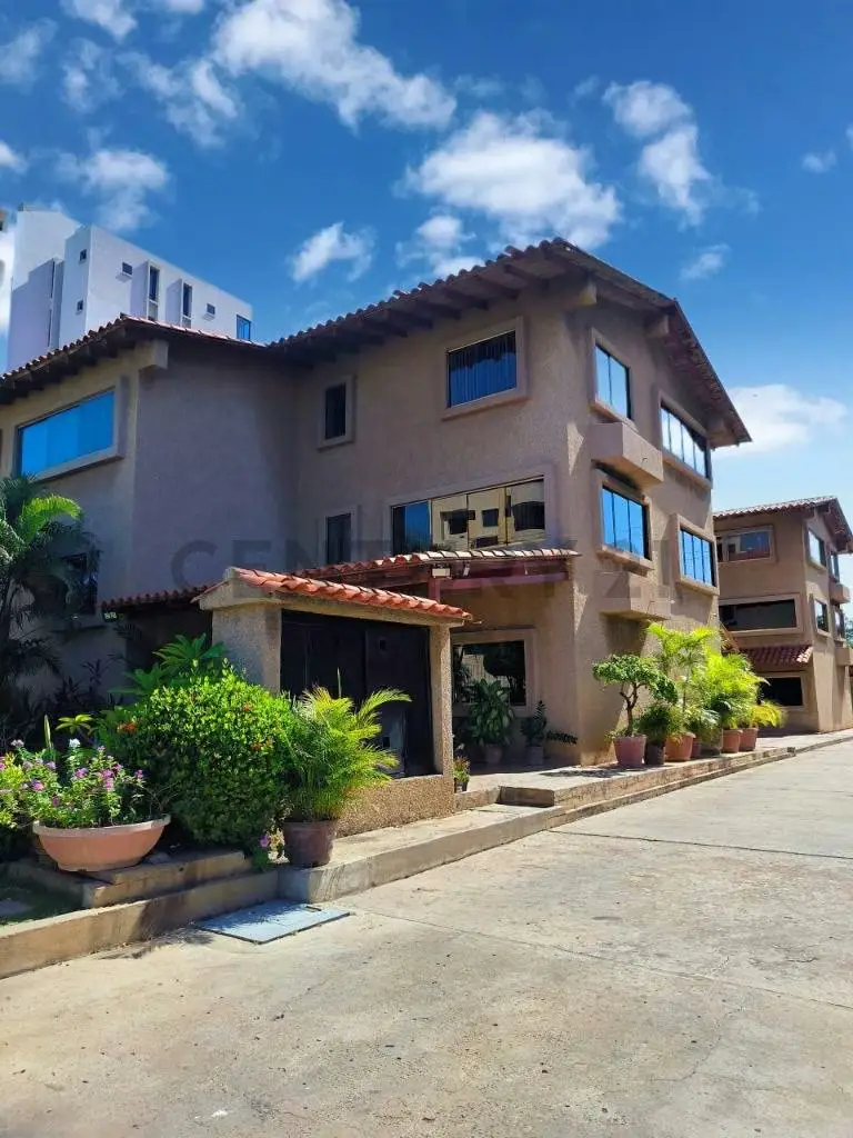 Venta Townhouse Conjunto Residencial La Trinidad Lechería 3 habitaciones