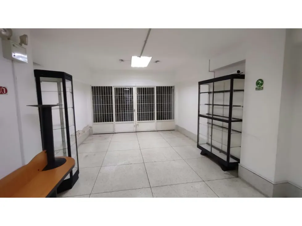 Local Comercial en venta a 50mts de Av. Fuerzas Armadas - 2