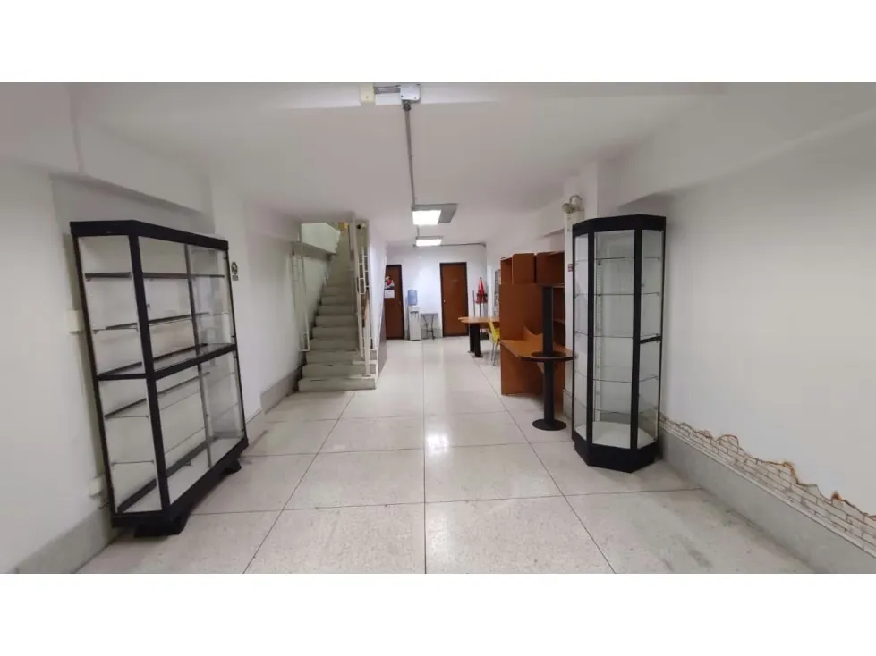 Local Comercial en venta a 50mts de Av. Fuerzas Armadas - 4