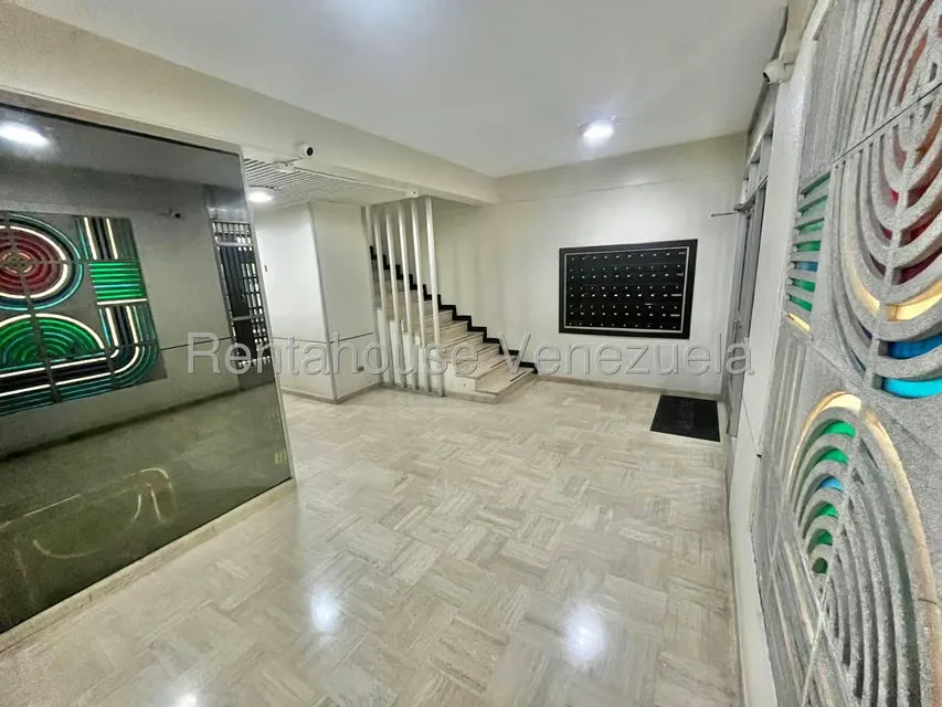 Apartamento (1 Nivel) en Venta en La Florida, Distrito Metropolitano - 2