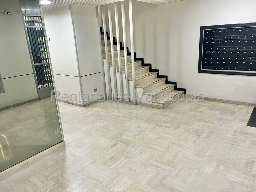 Apartamento (1 Nivel) en Venta en La Florida, Distrito Metropolitano - 3
