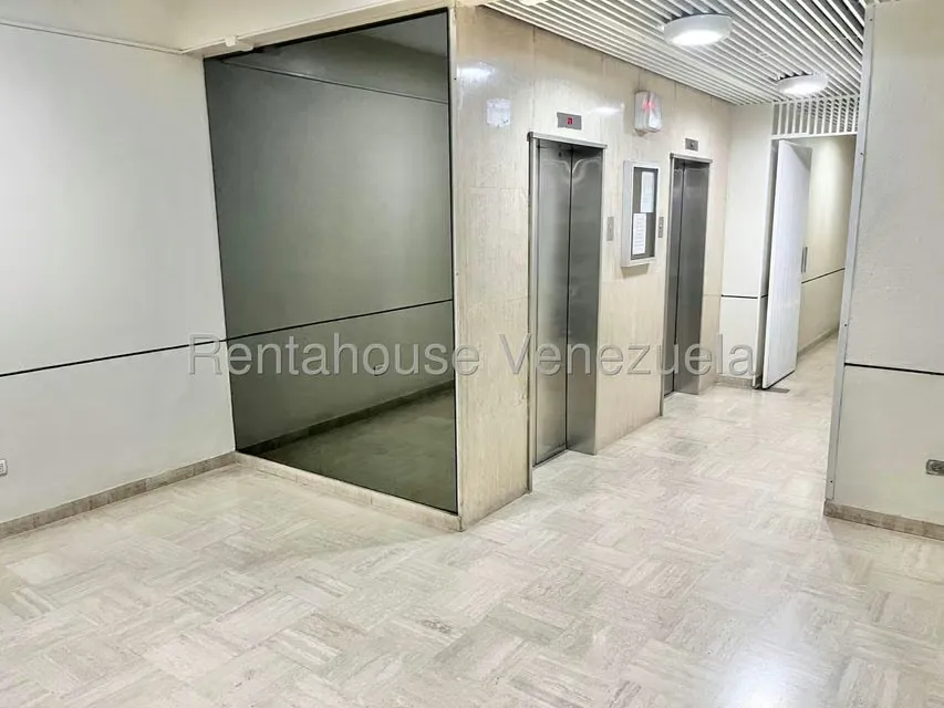 Apartamento (1 Nivel) en Venta en La Florida, Distrito Metropolitano - 4