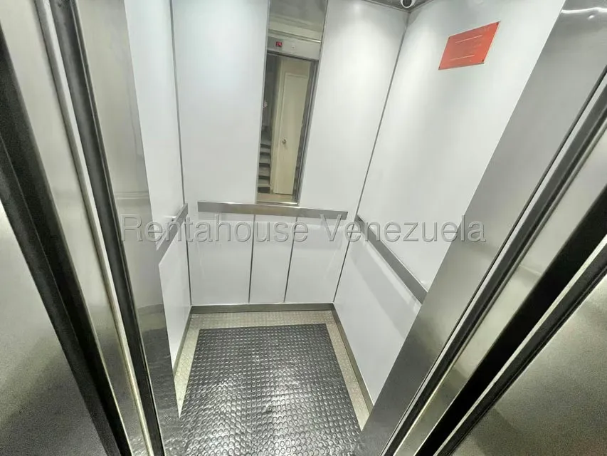 Apartamento (1 Nivel) en Venta en La Florida, Distrito Metropolitano - 5