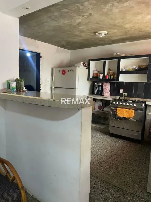 se vende casa en urbanizacion la rotaria - 4