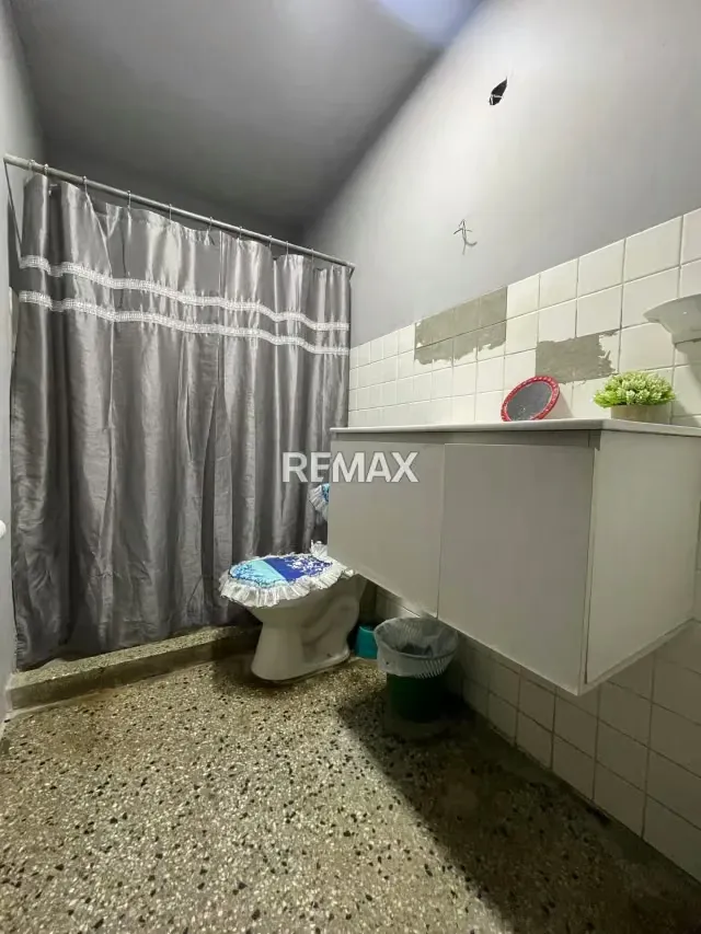 se vende casa en urbanizacion la rotaria - 6
