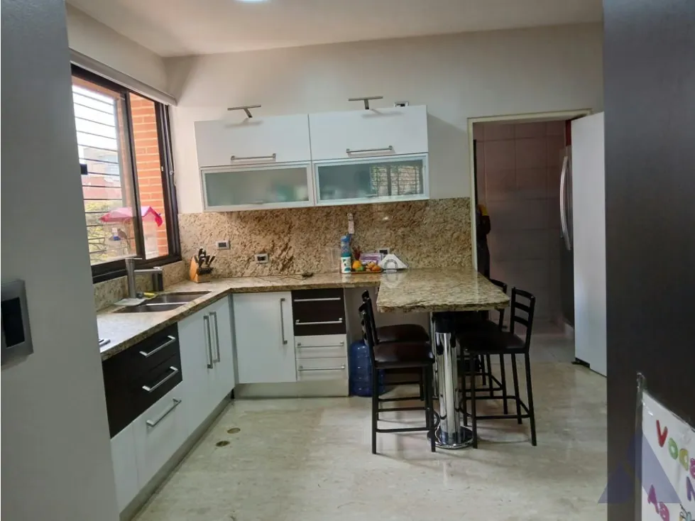 Vendo APTO 280m2, 4H/5B/4E,MALETERO URB Campo Alegre 7746 - 11