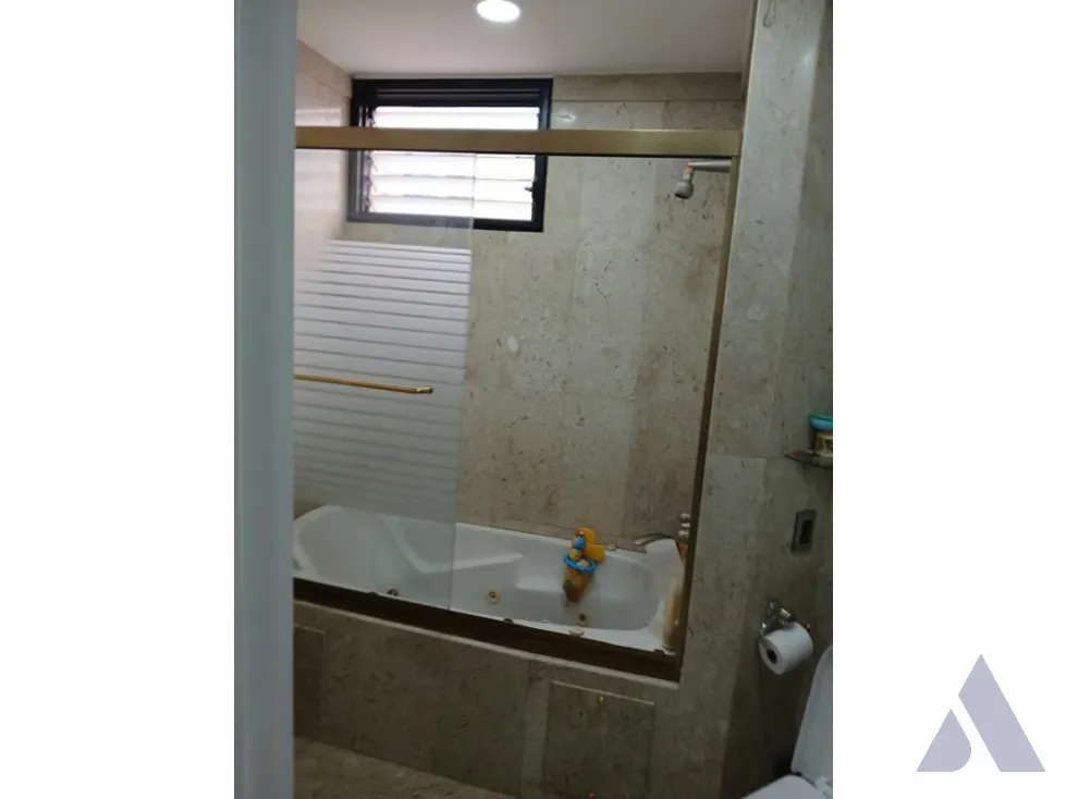 Vendo APTO 280m2, 4H/5B/4E,MALETERO URB Campo Alegre 7746 - 32