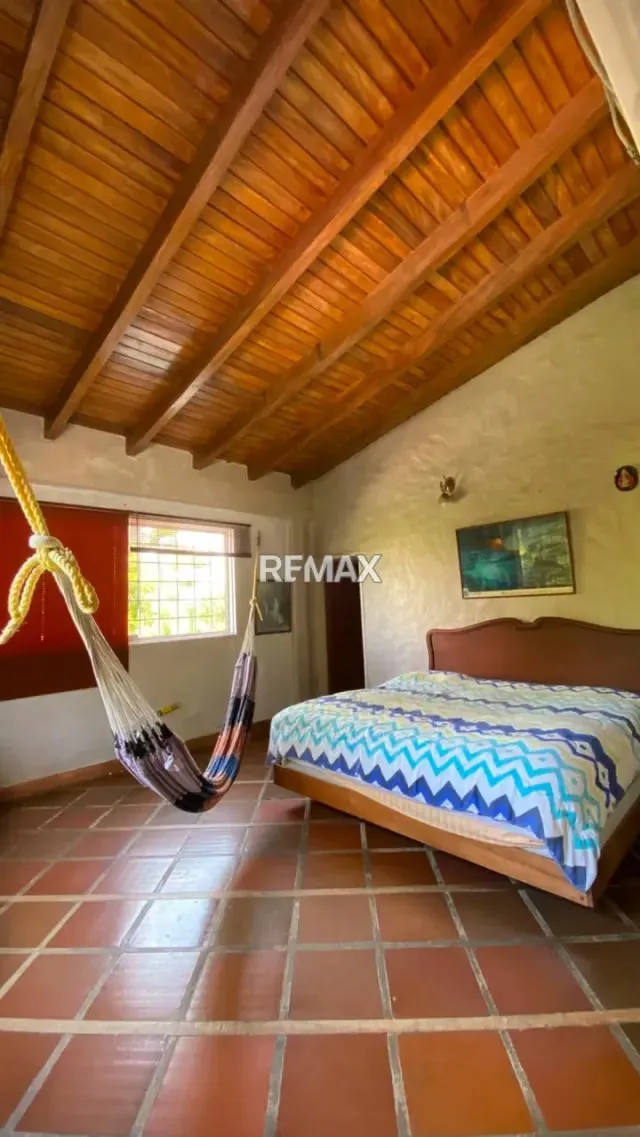CASA EN VENTA URB. EL PEDREGAL - 7