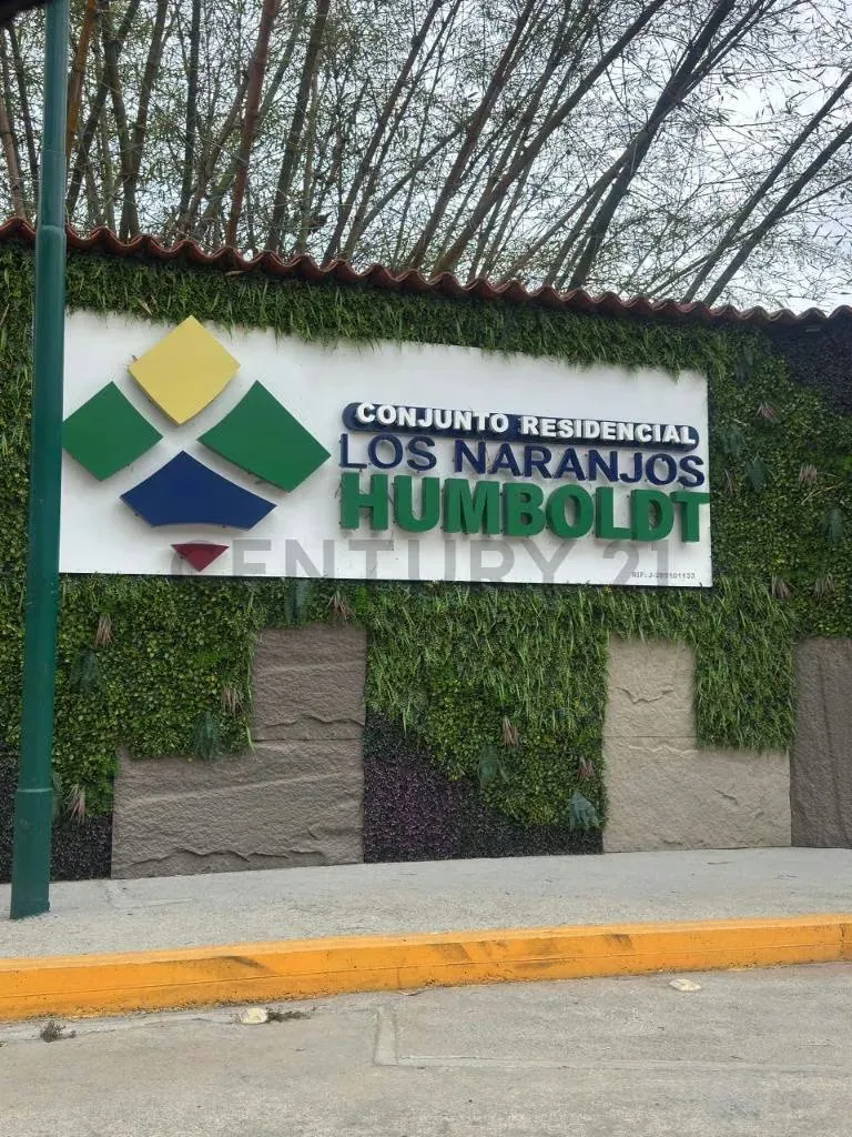 Humboldt: 2Hab, A/A, 2 Puestos, Tanque, Equipada y Vigilancia. $700 Negociable. - 9