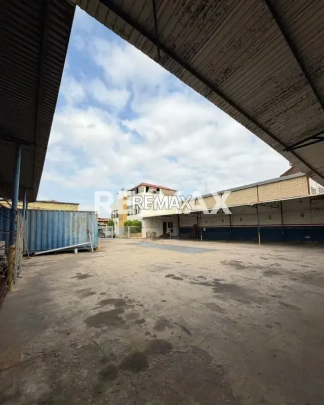 Edif con local Av la limpia - 3
