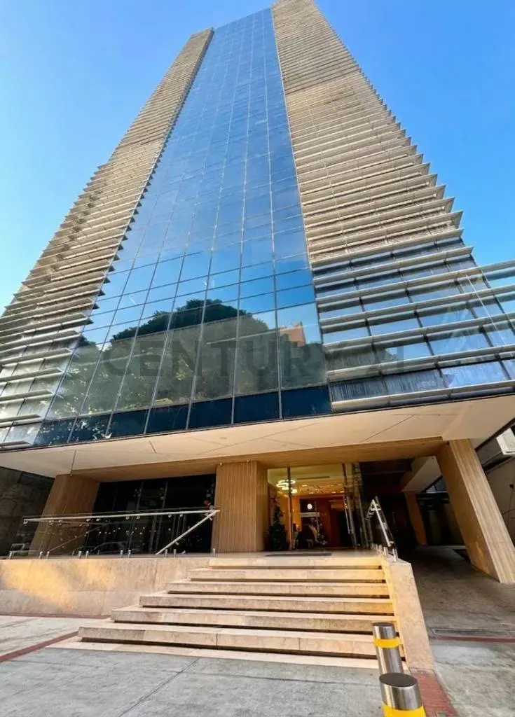 Oficina en venta, en una torre moderna