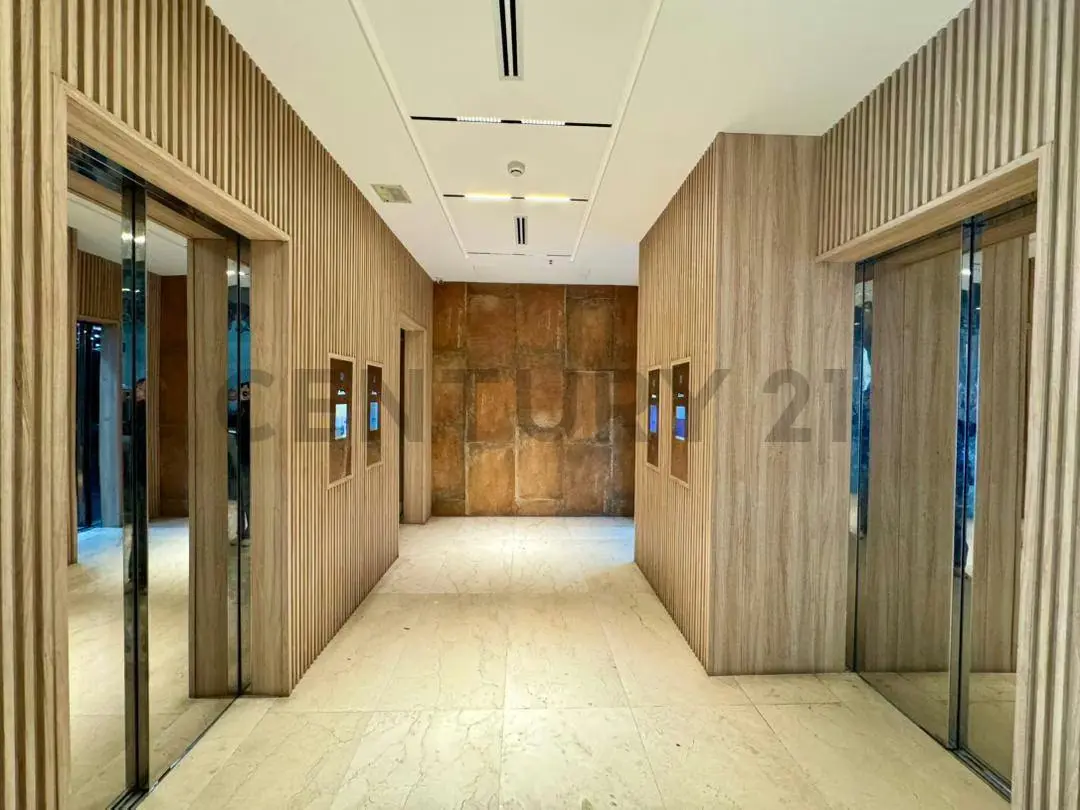 Oficina en venta, en una torre moderna - 4
