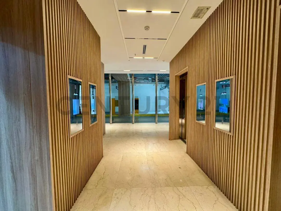 Oficina en venta, en una torre moderna - 5