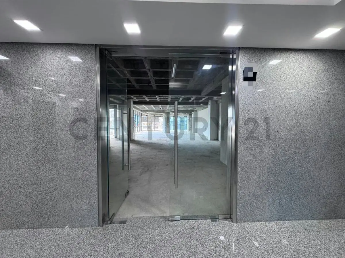 Oficina en venta, en una torre moderna - 9