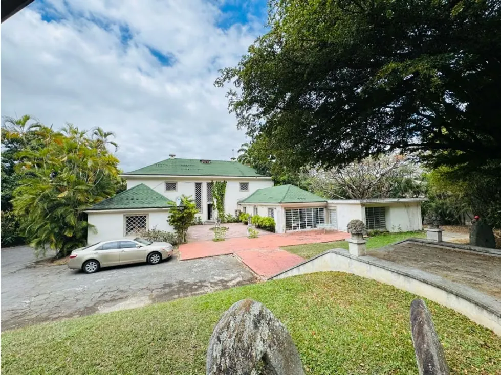 Se vende terreno 5675.14m2 Country Club