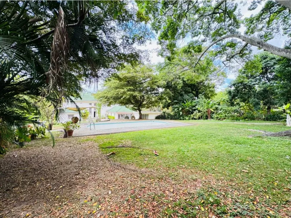 Se vende terreno 5675.14m2 Country Club - 2