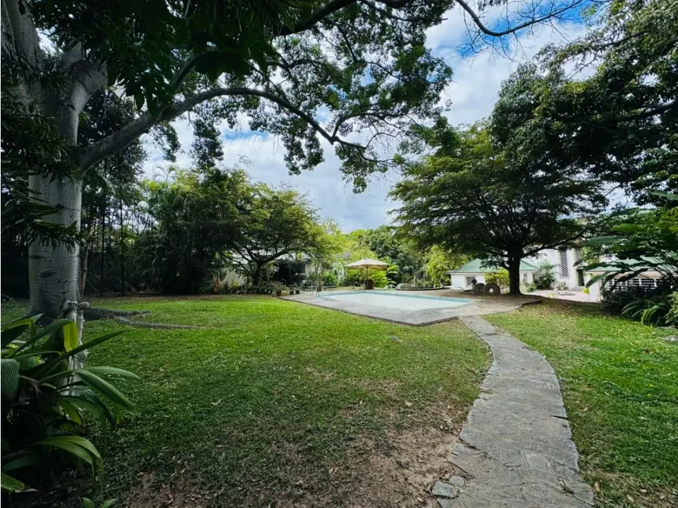 Se vende terreno 5675.14m2 Country Club - 3