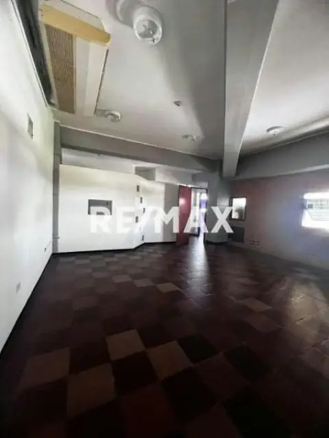 Oficina En Alquiler Ubicada En El Centro Empresarial Uniaragua.