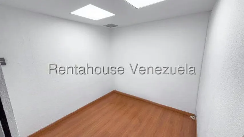 Oficina en Alquiler en La Campiña, Distrito Metropolitano - 12
