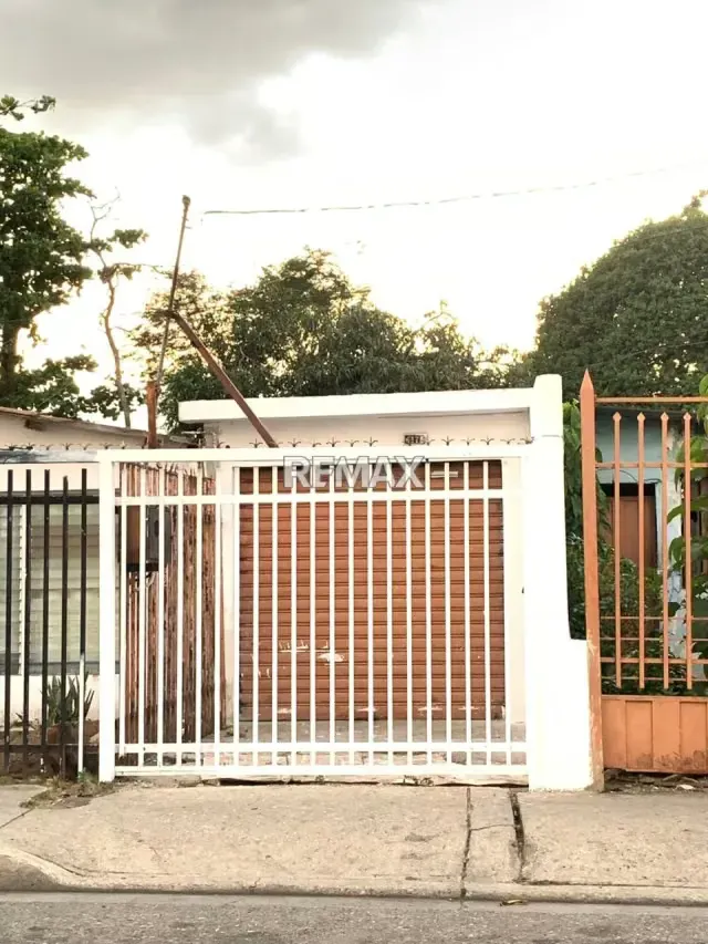 CONSULTORIO MEDICO EN ALQUILER AV. PRINCIPAL 20 PUEBLO NUEVO