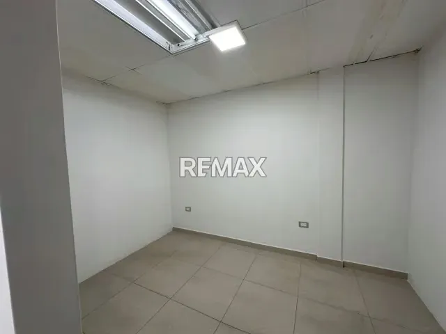 ALQUILO LOCAL COMERCIAL MILENIUM PISO 1 - 5