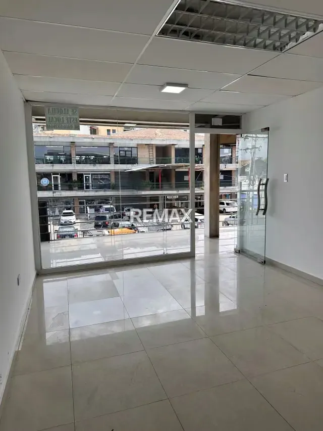ALQUILO LOCAL COMERCIAL MILENIUM PISO 1 - 8