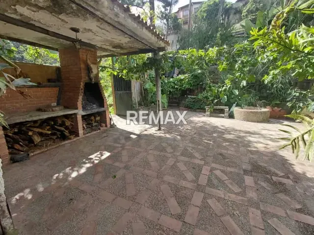 Town House en venta Urb. LOS PICACHOS - 14