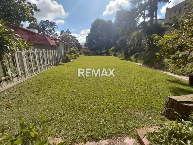 Town House en venta Urb. LOS PICACHOS - 16