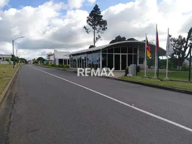 Town House en venta Urb. LOS PICACHOS - 2