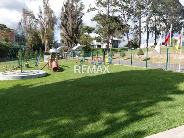 Town House en venta Urb. LOS PICACHOS - 4