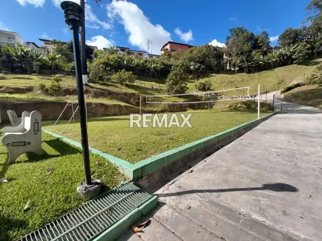 Town House en venta Urb. LOS PICACHOS - 6