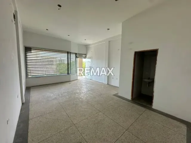 ¡Tu próximo punto de negocio al mejor precio! Local en alquiler en CC KJ – Calle Trujillo, Ciudad Ojeda - 6