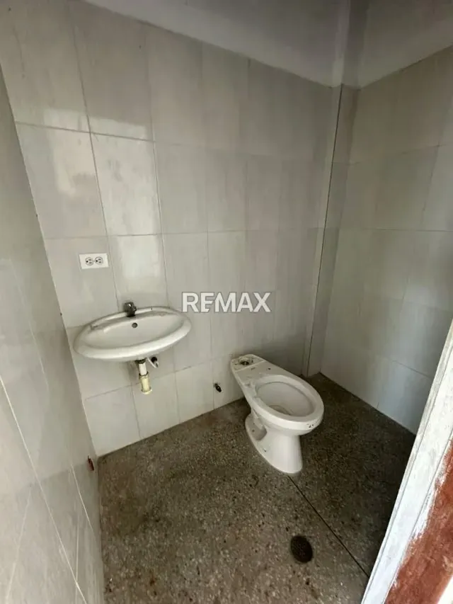 ¡Tu próximo punto de negocio al mejor precio! Local en alquiler en CC KJ – Calle Trujillo, Ciudad Ojeda - 8