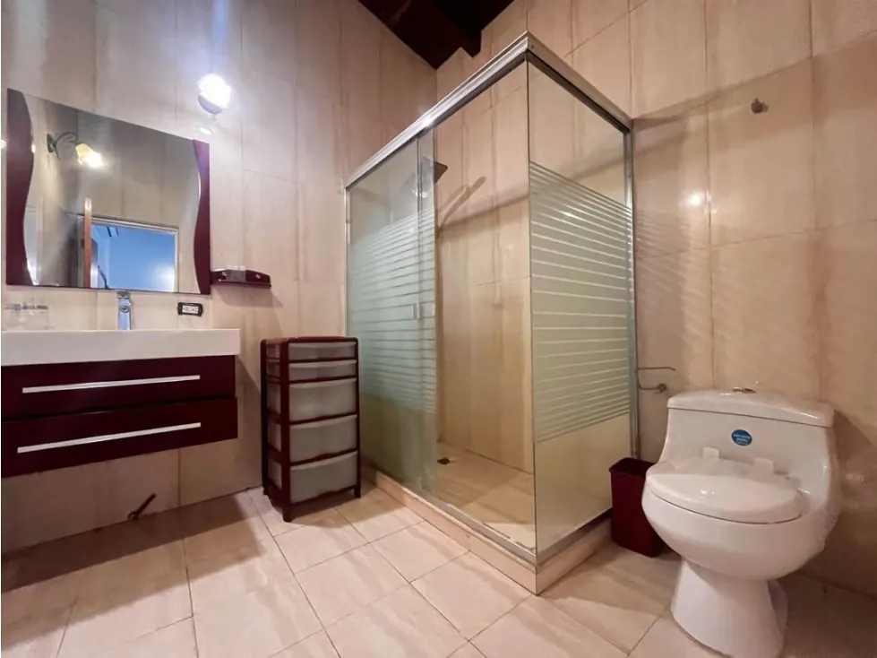 Venta de impecable Casa en La Lagunita - 28