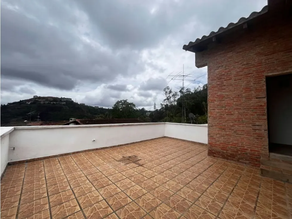 Venta de impecable Casa en La Lagunita - 30