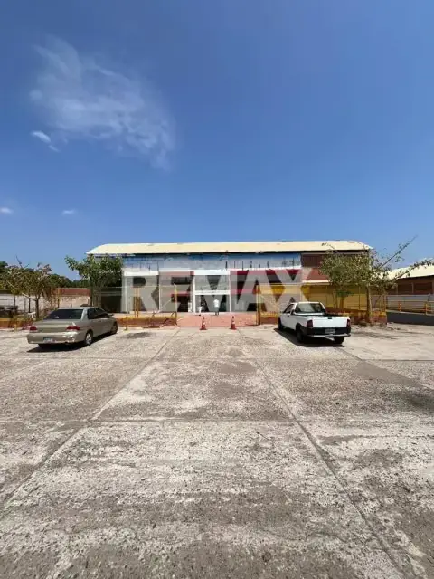 vende Galpón* en toda la Circunvalación #1 a pocos metros del Puente General Rafael Urdaneta.