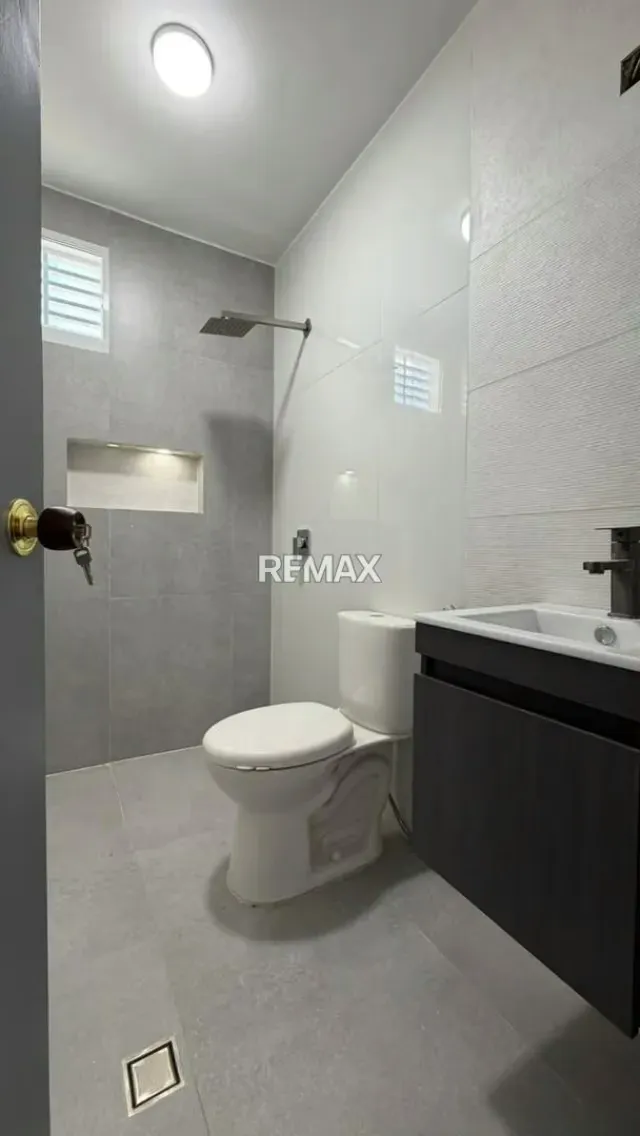 Venta Quinta Moderna Sector la Castellana urbanización Las Trinitarias - 2