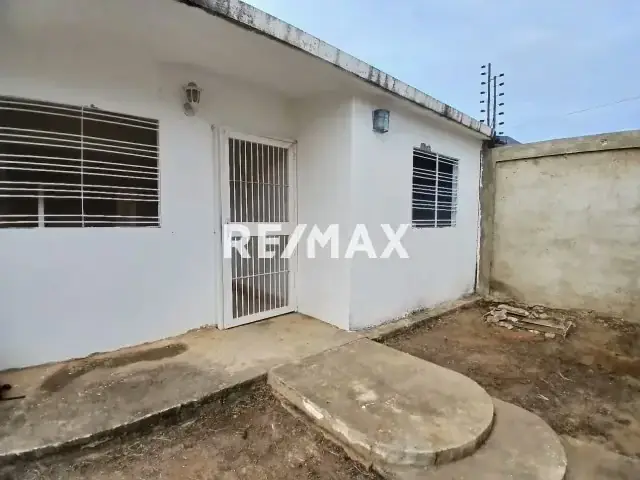 Se Vende linda Casa en Urbanismo Cerrado