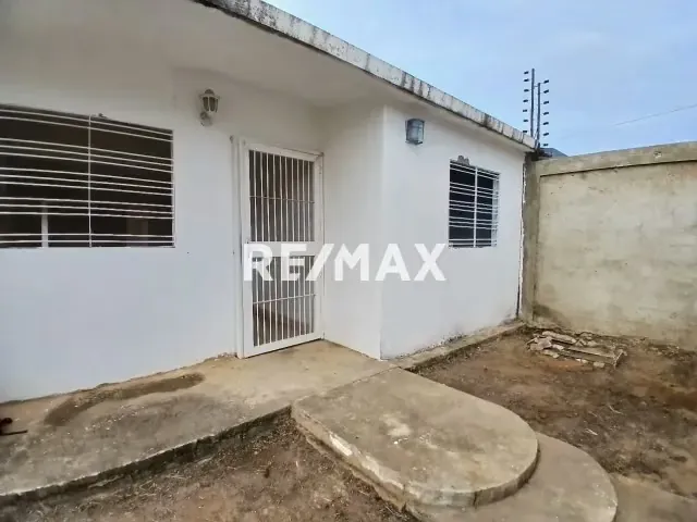 Se Vende linda Casa en Urbanismo Cerrado