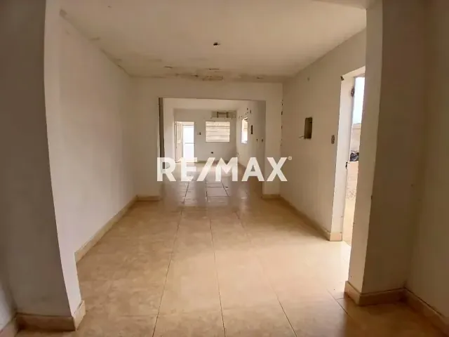 Se Vende linda Casa en Urbanismo Cerrado - 3