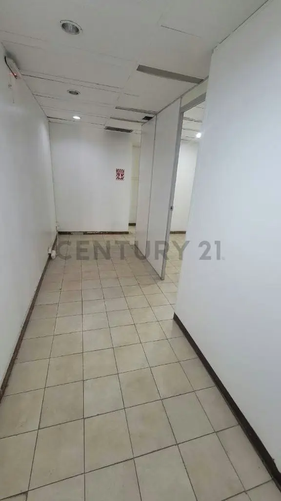 Venta de Oficina para usos múltiples - 3