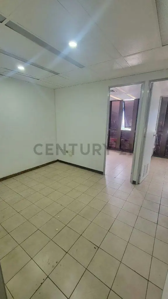 Venta de Oficina para usos múltiples - 4