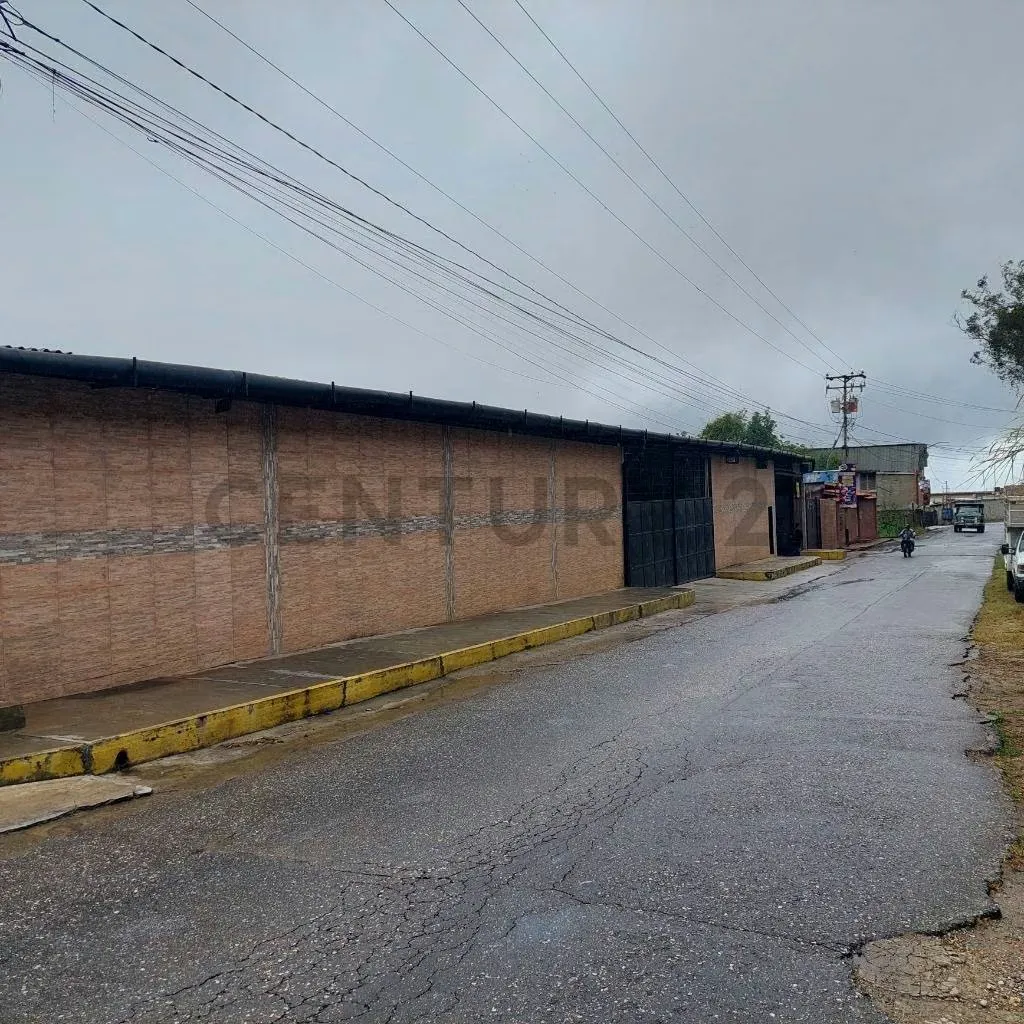 GALPÓN RECIÉN CONSTRUIDO CON VIVIENDA - 13