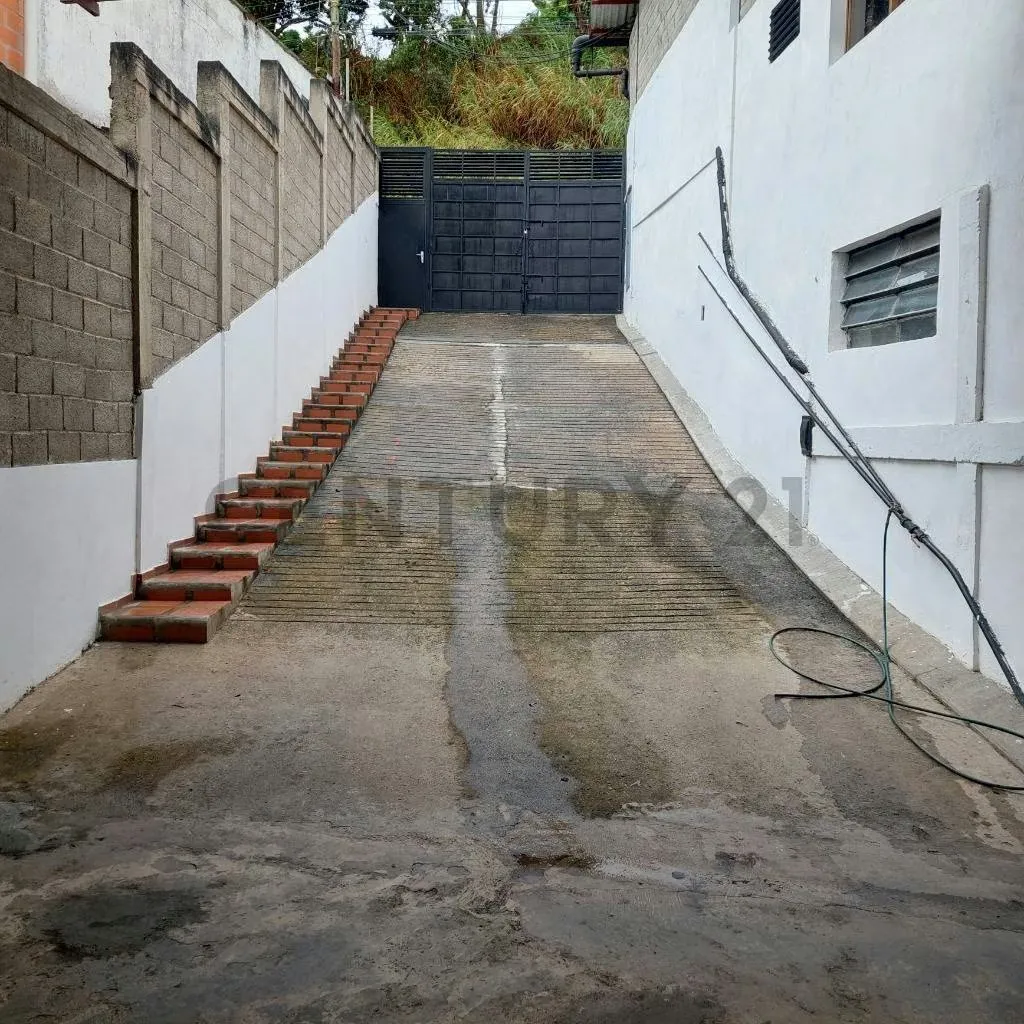 GALPÓN RECIÉN CONSTRUIDO CON VIVIENDA - 10