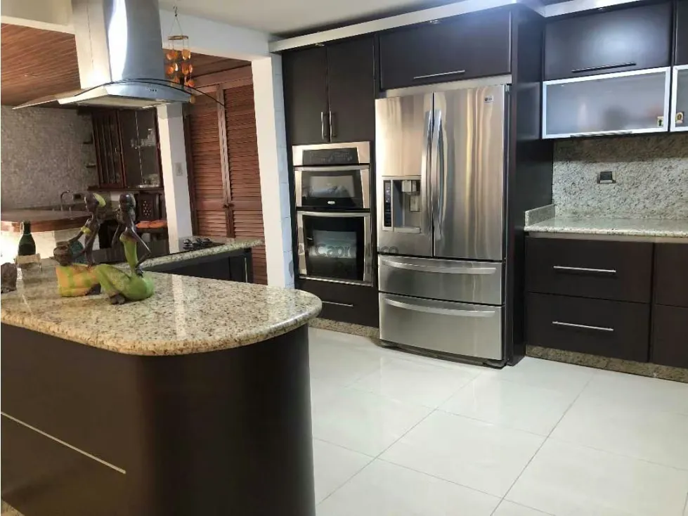 ALQUILER DE AMPLIO TOWNHOUSE TOTALMENTE AMOBLADO, CON POZO DE AGUA. - 2