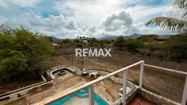 Acogedor chalet en venta en Juan Griego con piscina y amplio terreno. - 16